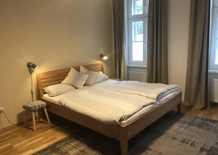 Grosse 4 Wohnung. Schoenbrunn-naehe!
